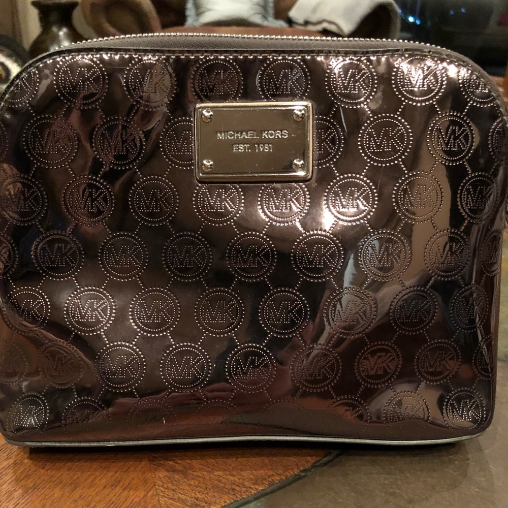 Crossbody Micheal Kors. Used lightly.